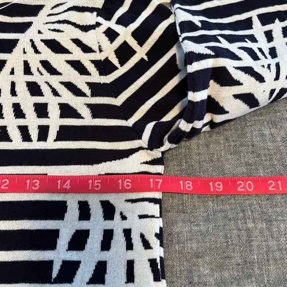 TOMMY BAHAMA | Small | Very SOFT! - Picture 8 of 12